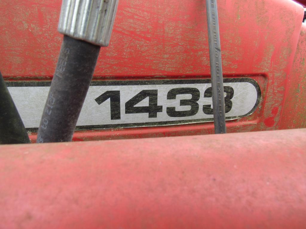 MF 1433 4x4 Tractor w/ Ldr