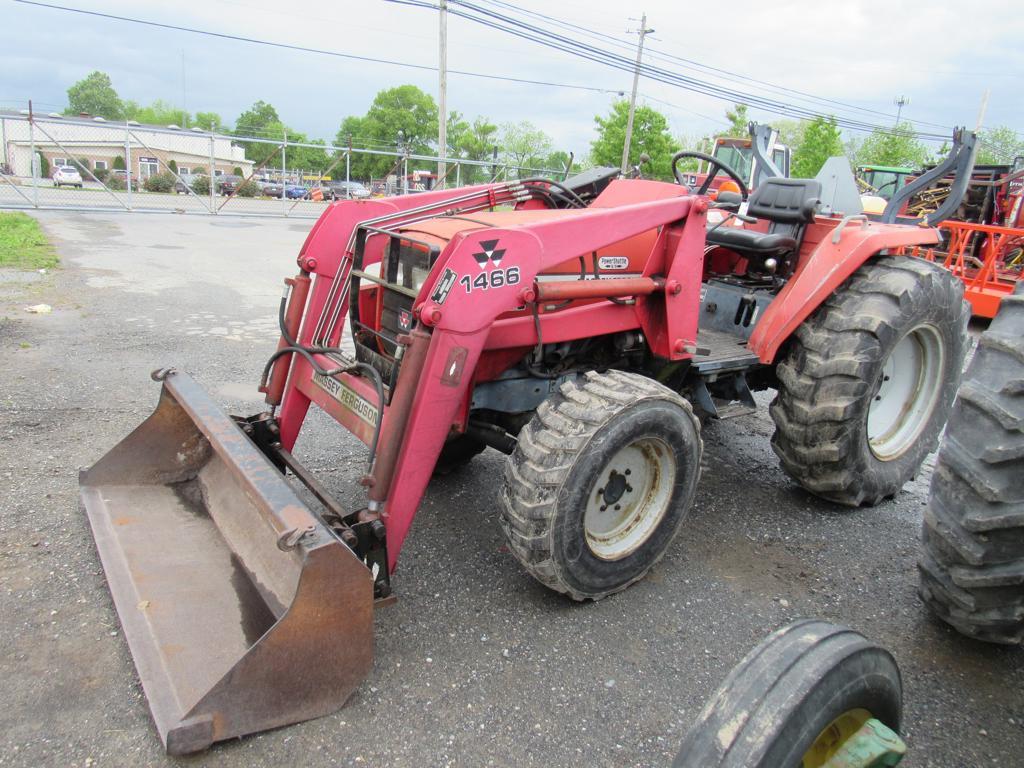 MF 1433 4x4 Tractor w/ Ldr