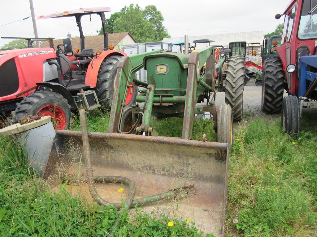 JD 2020 Gas Tractor w/ Front End Loader