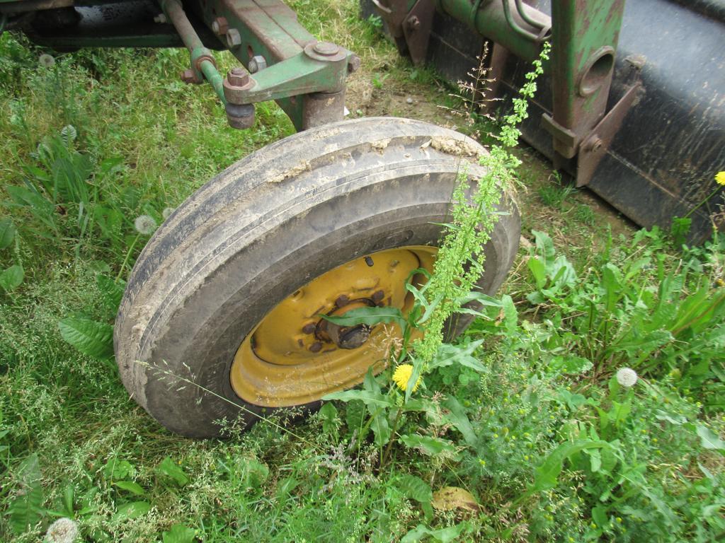 JD 2020 Gas Tractor w/ Front End Loader