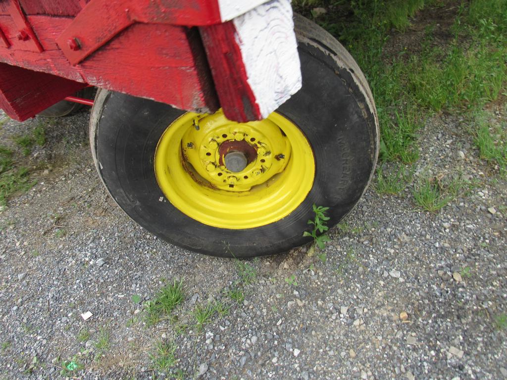 8.5 x 18 Hay Wagon w/8 Ton Gear