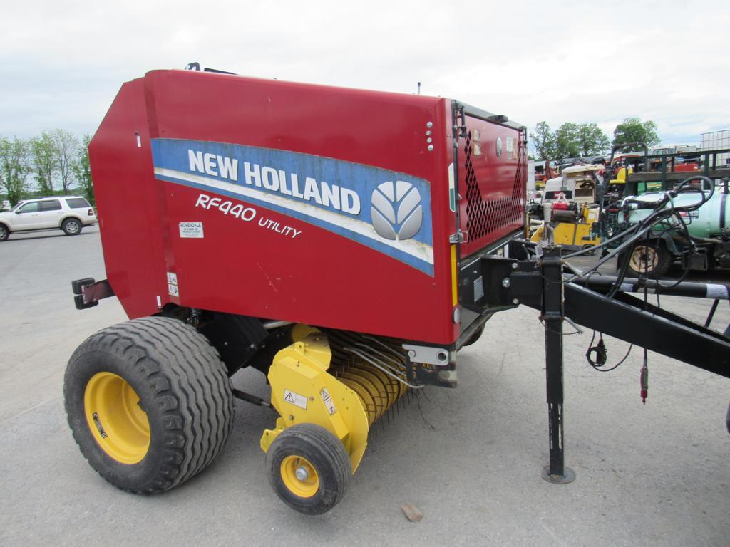 NH RF440 Round Baler