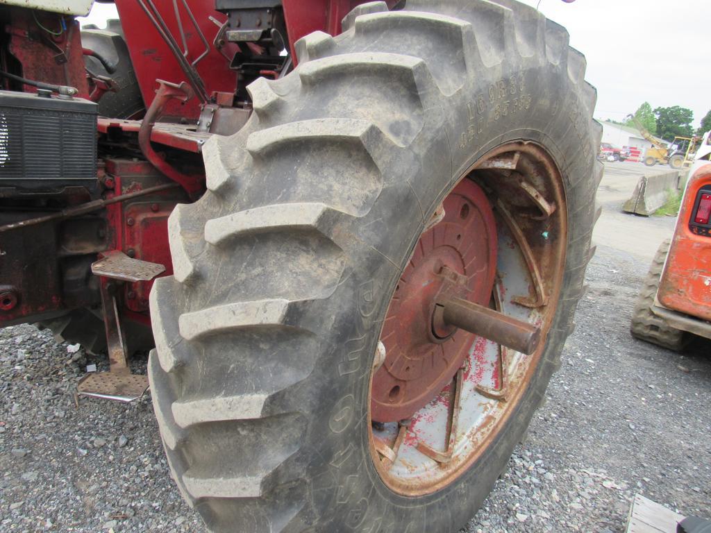 IH 756 Tractor