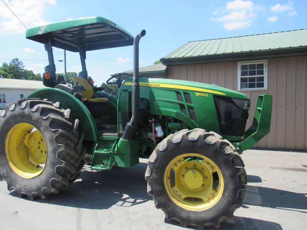 John Deere 5100 Utility Tractor