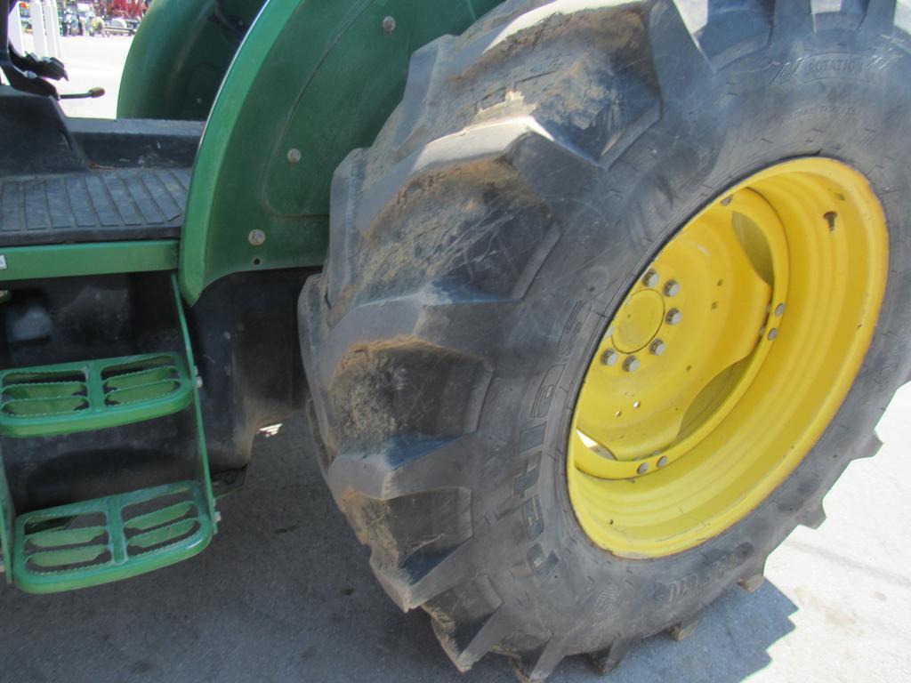 John Deere 5100 Utility Tractor
