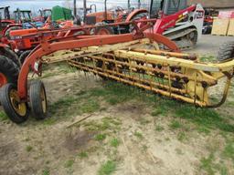 NH 258 Rake w/Dolly Wheel