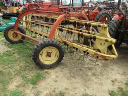 NH 258 Rake w/Dolly Wheel