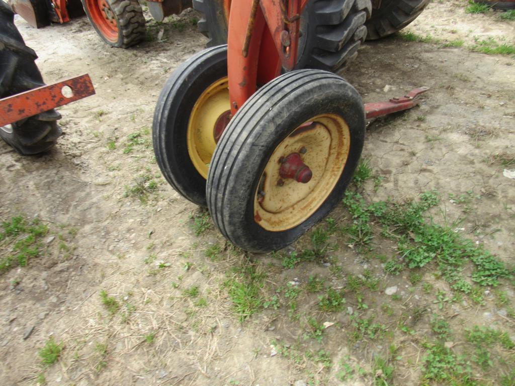 NH 258 Rake w/Dolly Wheel