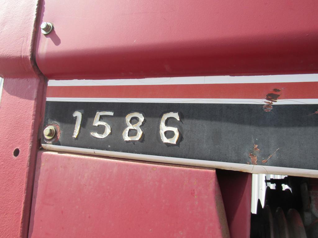 International 1586 Tractor