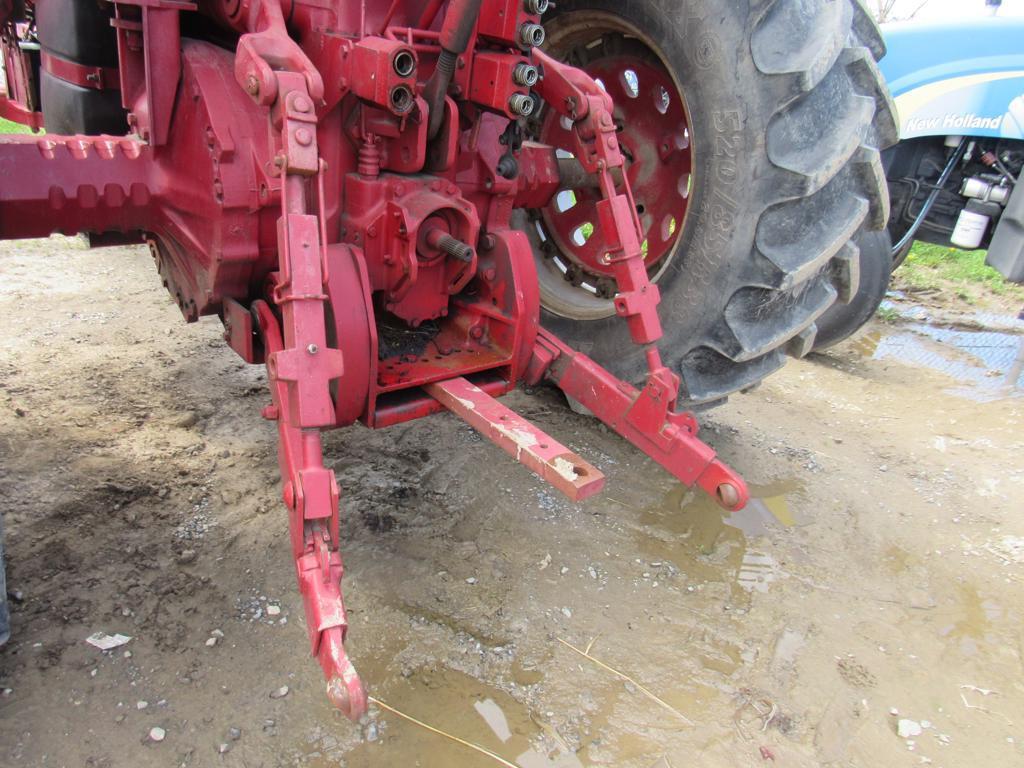 International 1586 Tractor