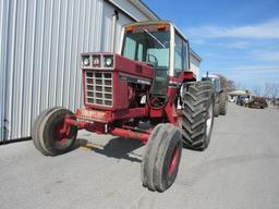 International 1586 Tractor