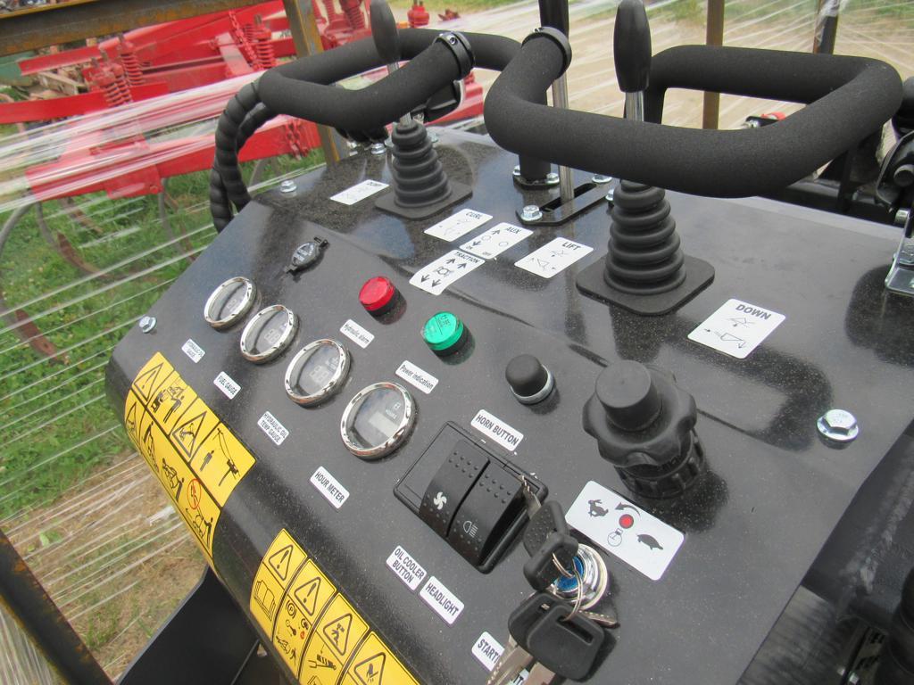 AGT KTT23 Skid Loader