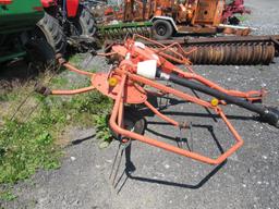 Kuhn 2 Star B2168 Hay Tedder