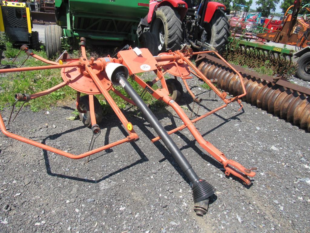 Kuhn 2 Star B2168 Hay Tedder