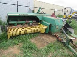 John Deere 338 Baler