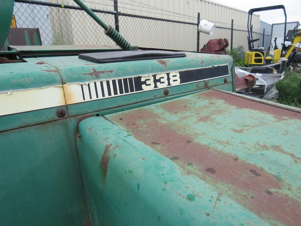 John Deere 338 Baler