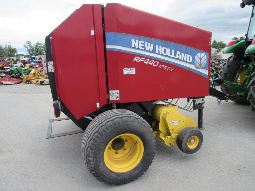 NH RF440 Round Baler