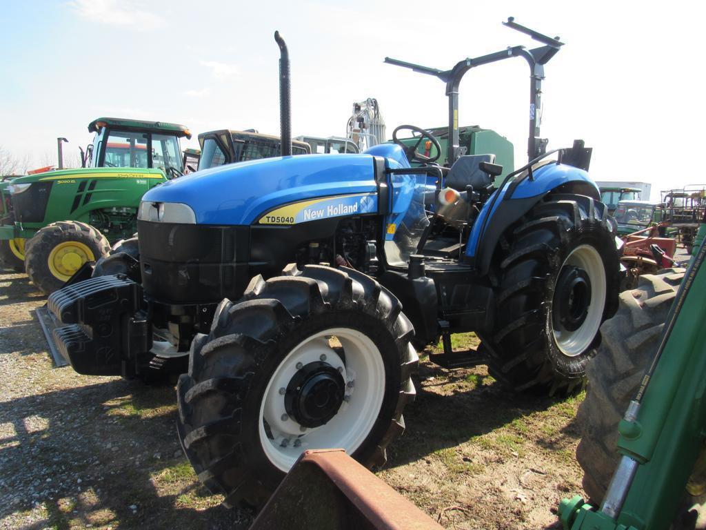 NH T5040 Tractor, 4WD, Dual Remotes, ROPS,