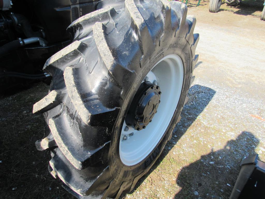 NH T5040 Tractor, 4WD, Dual Remotes, ROPS,