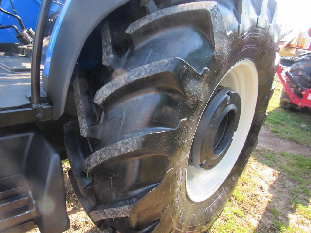 NH T5040 Tractor, 4WD, Dual Remotes, ROPS,