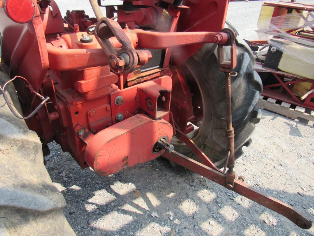 IH 274 Tractor