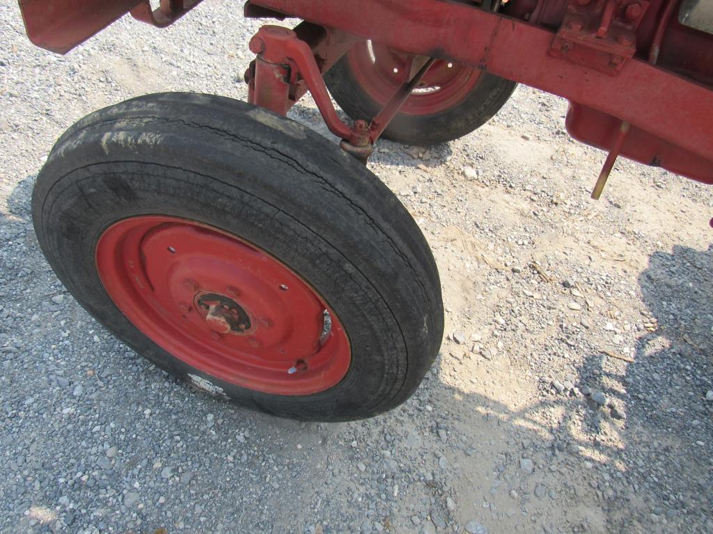 IH 274 Tractor