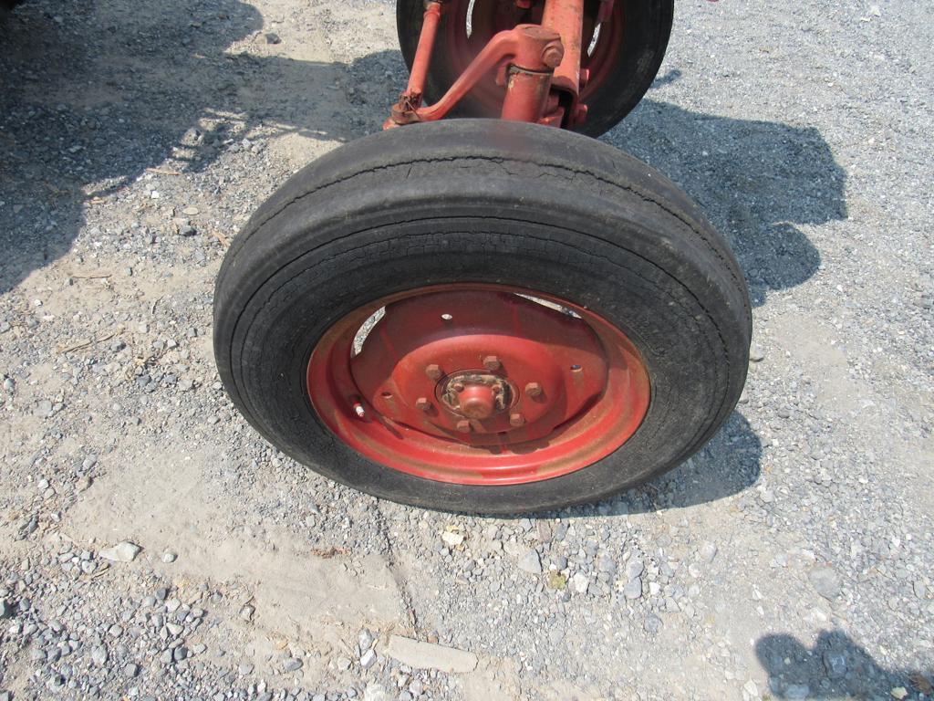 IH 274 Tractor