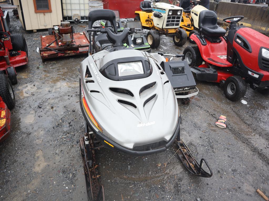 Skido Snowmobile