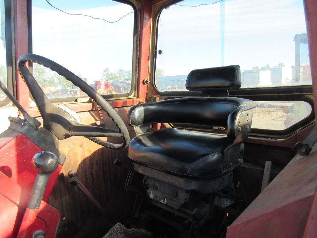 International 806 Tractor