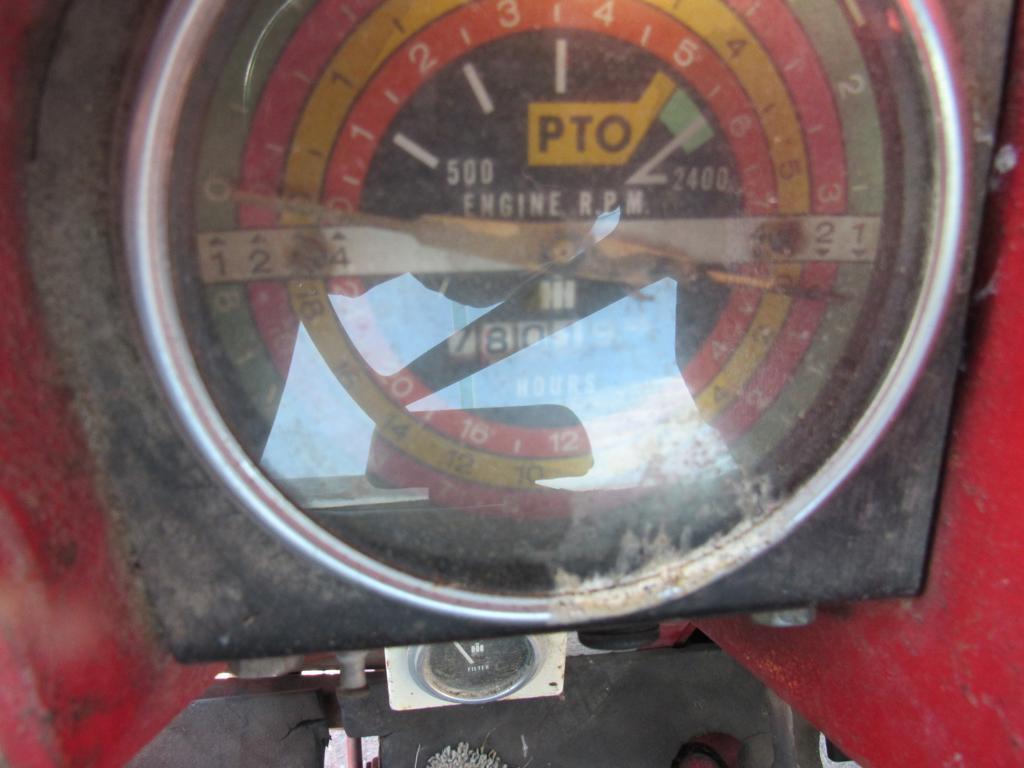 International 806 Tractor