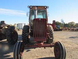 International 806 Tractor