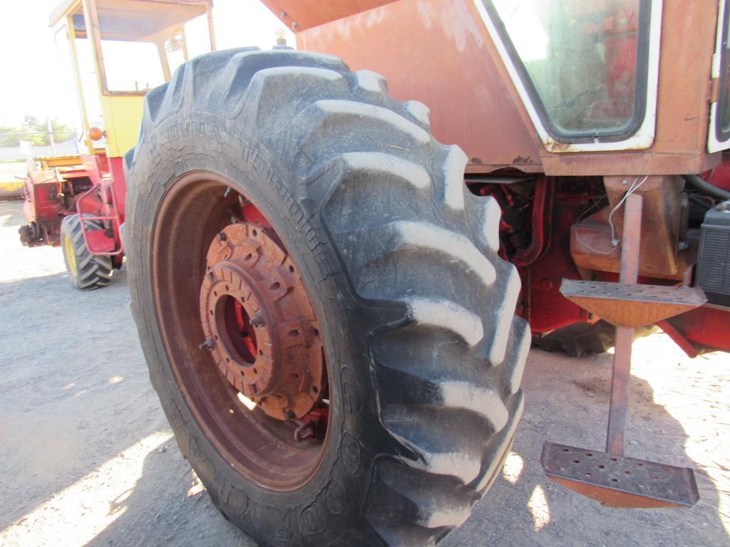 International 806 Tractor