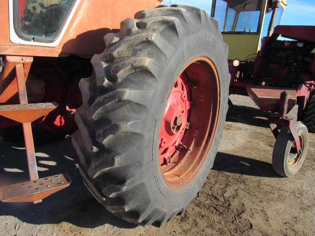 International 806 Tractor