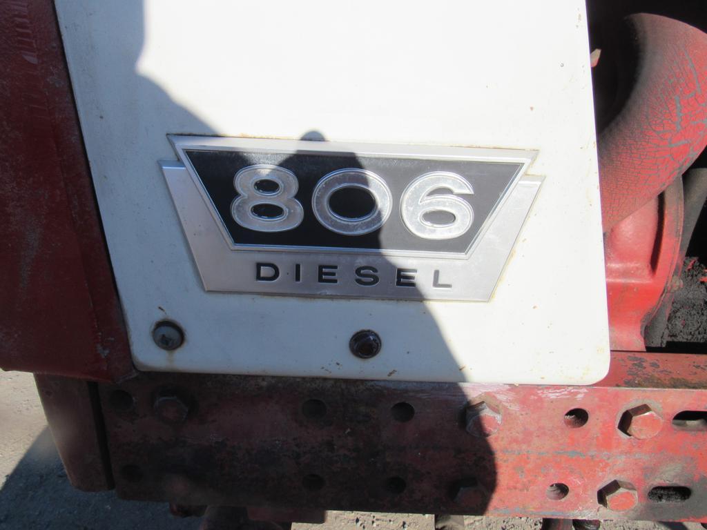 International 806 Tractor