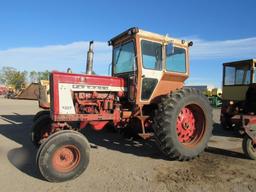 International 806 Tractor