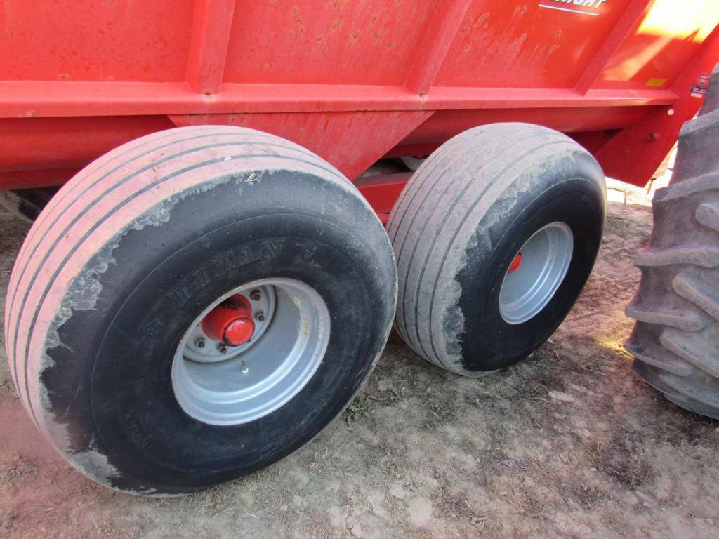 Kuhn Knight 8124 Manure Spreader