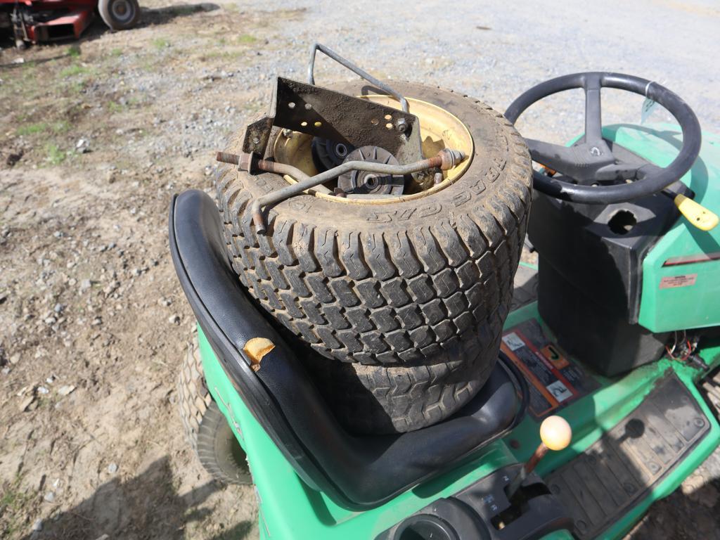 John Deere Sabre Riding Tractor