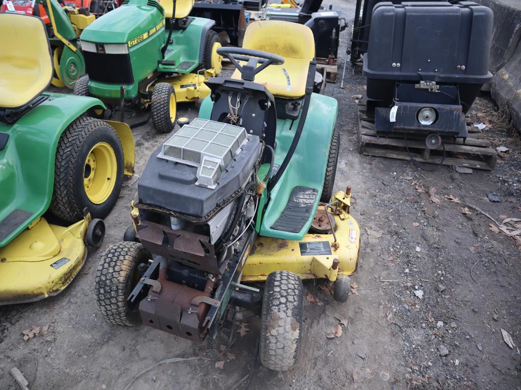 John Deere LX178 Riding Mower