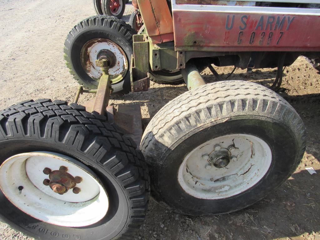 Hesston 6090 Tractor