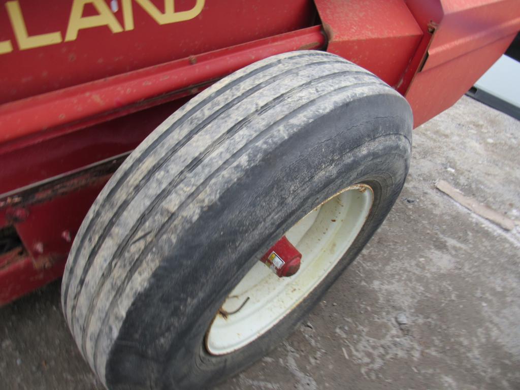 New Holland 145 Manure Spreader