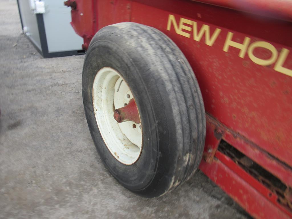 New Holland 145 Manure Spreader
