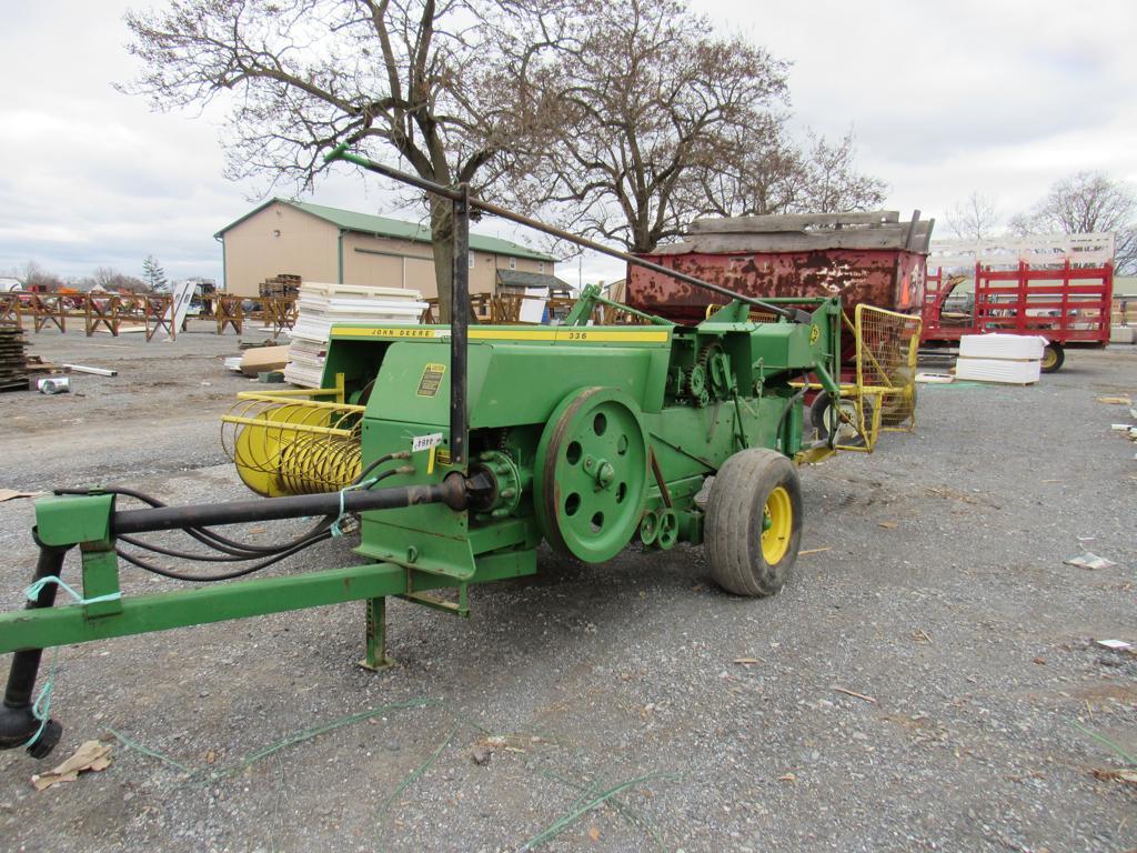JD 336 baler w/ kicker w/ manuel