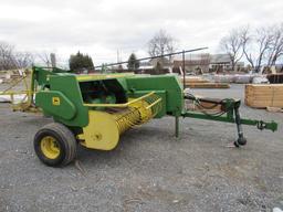 JD 336 baler w/ kicker w/ manuel