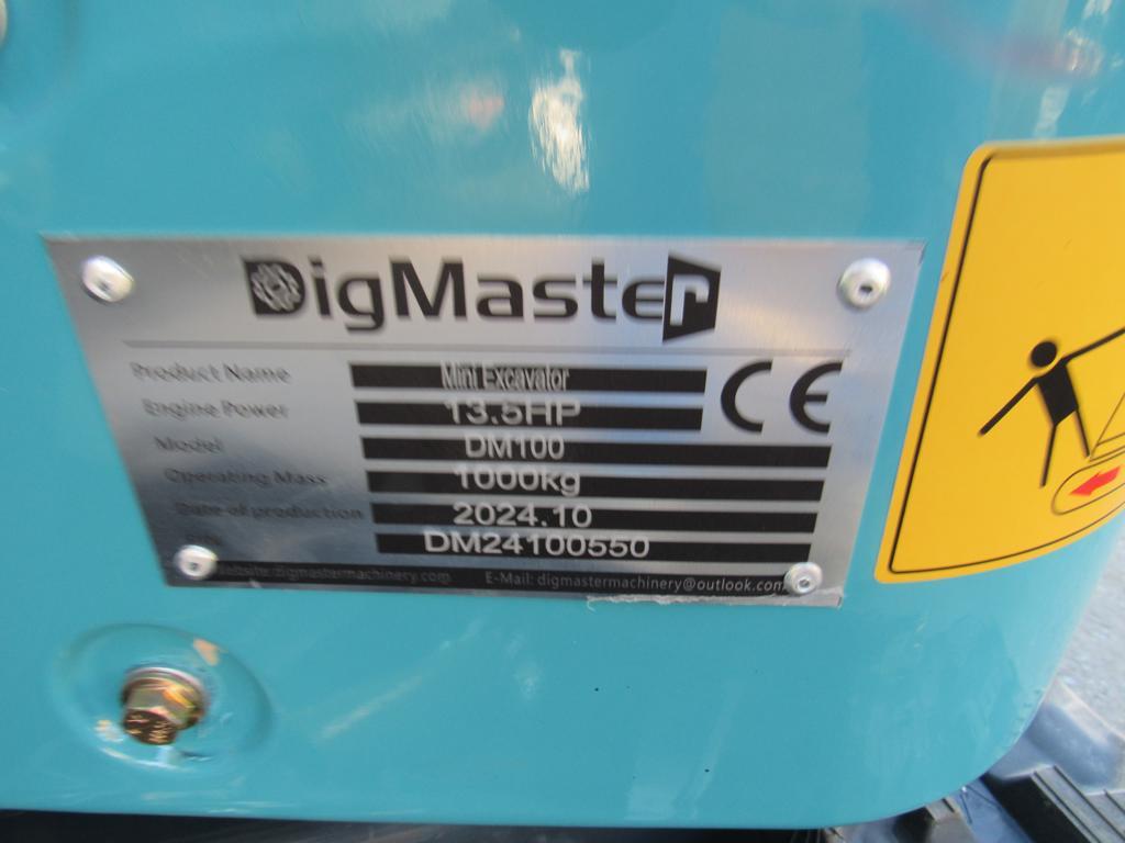 Machpro DM100 Mini Excavator