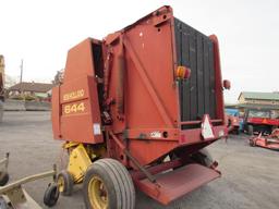 New Holland 644 Round Baler