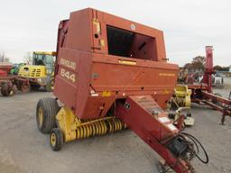 New Holland 644 Round Baler