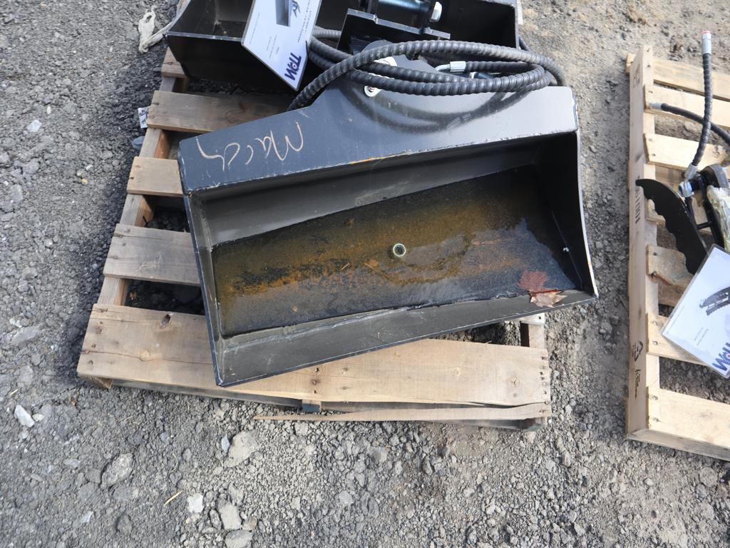 TPM 32" Hydraulic Tilt Bucket
