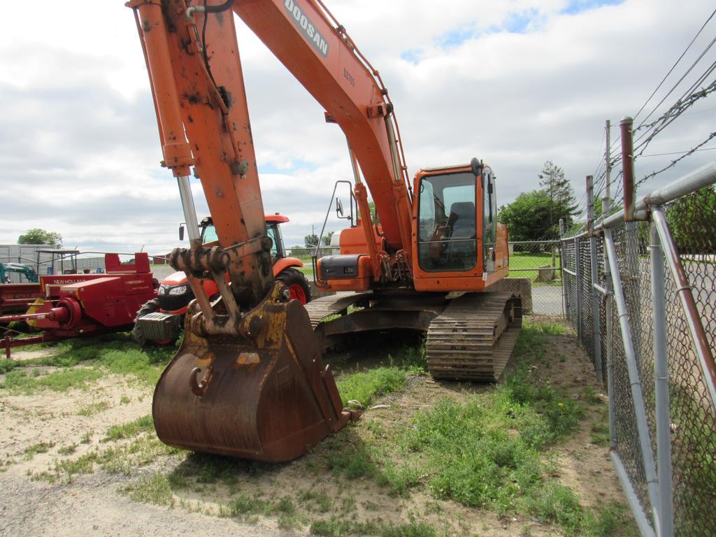 2010 Doosan DX225LC Trackhoe