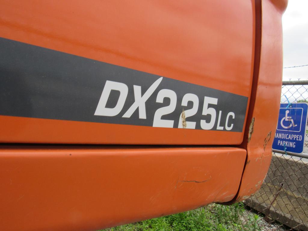 2010 Doosan DX225LC Trackhoe