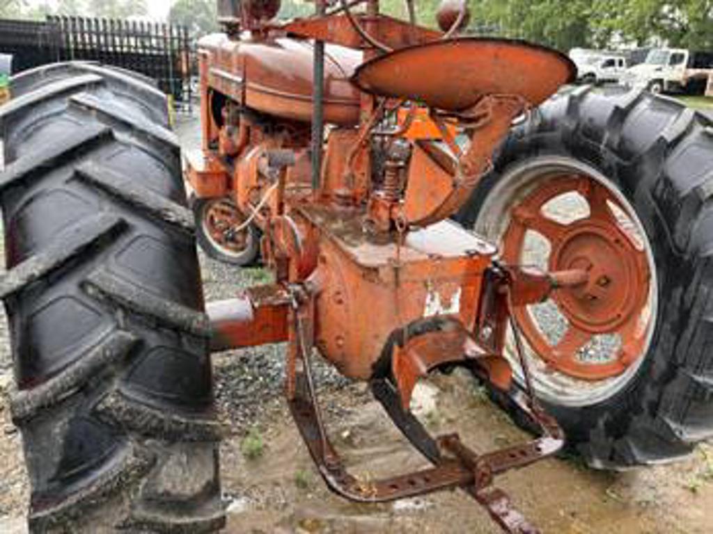 Farmall M 2WD Tractor